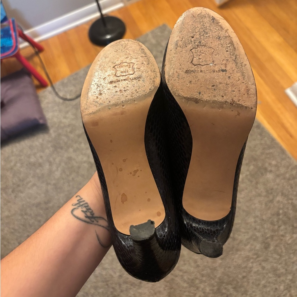 Stuart Weitzman Snake Skin Navy Peep Toe Heels Size 7.5 - Picture 6 of 7